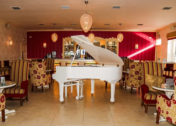 Отель Crover House & Golf Club 4*