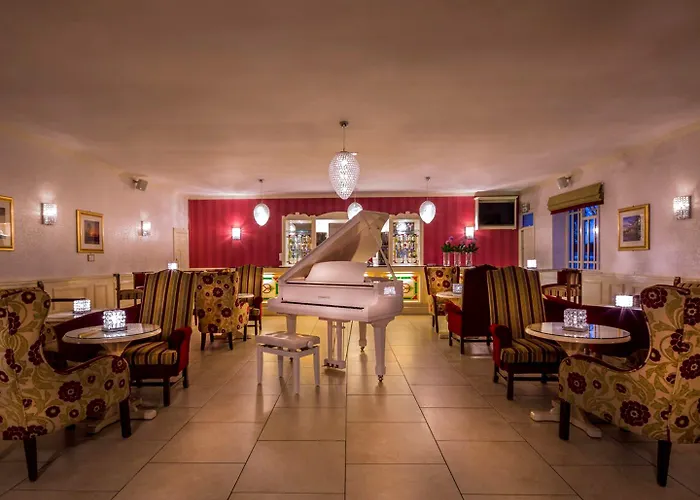 Отель Crover House & Golf Club